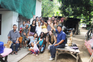 Thailande - photo de groupe au village