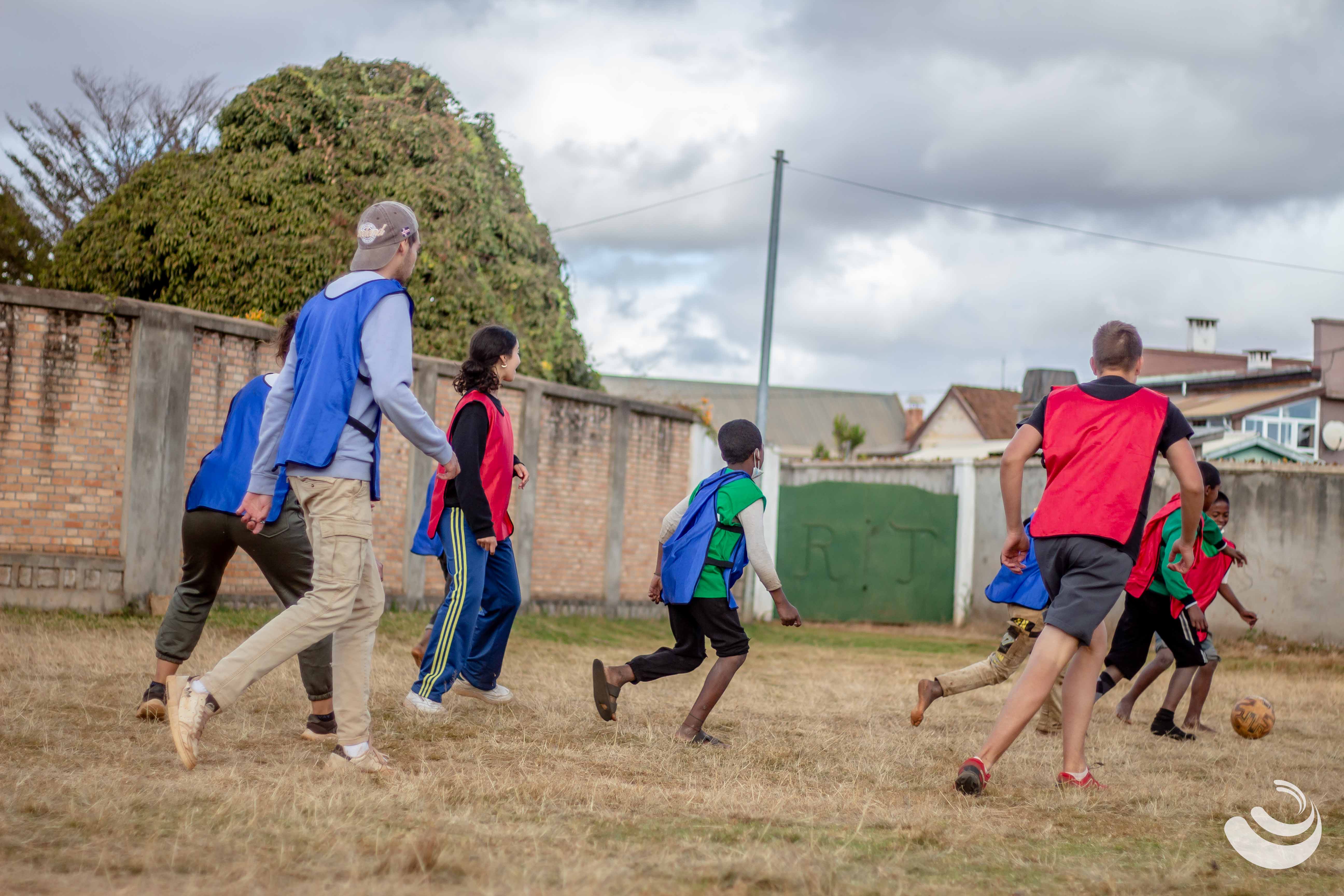 20220719-Foot-avec-les-jeunes-de-Grandir-Aventure-et-les-enfants-du-CHT-8