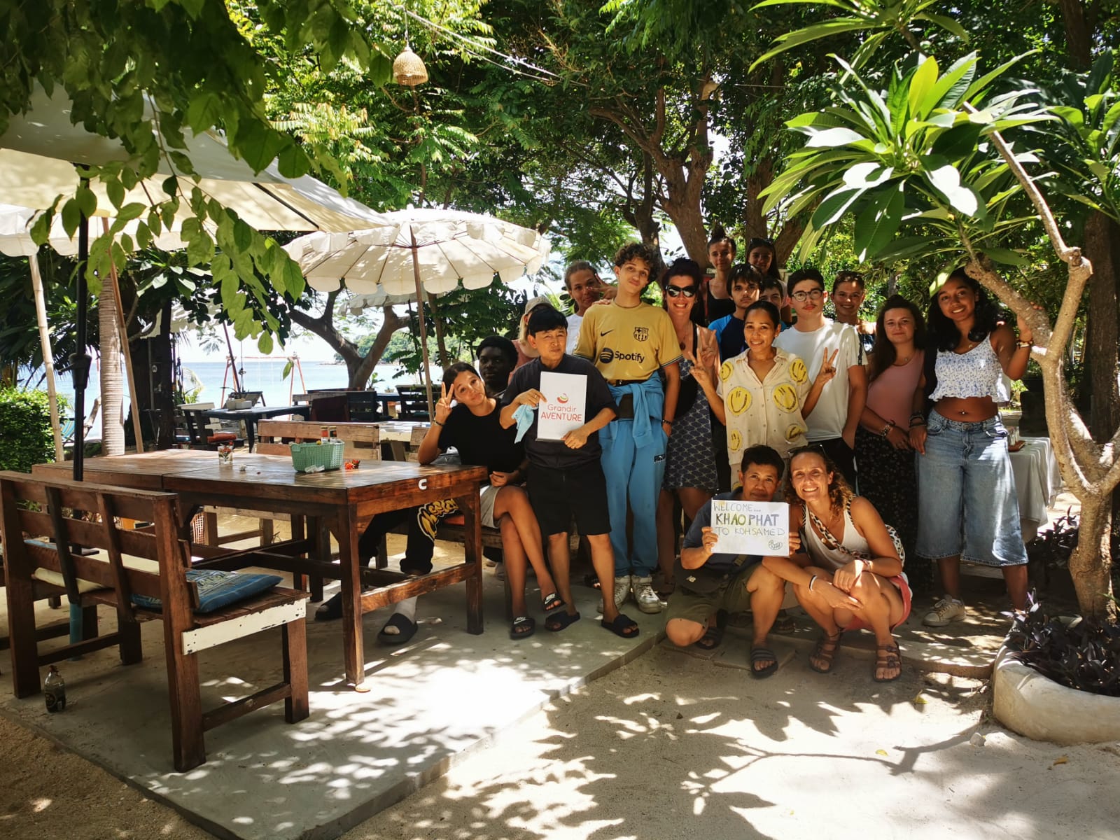 Thailande-Koh-Samet-photo-de-groupe-au-moment-du-depart-Morgane-Maheu